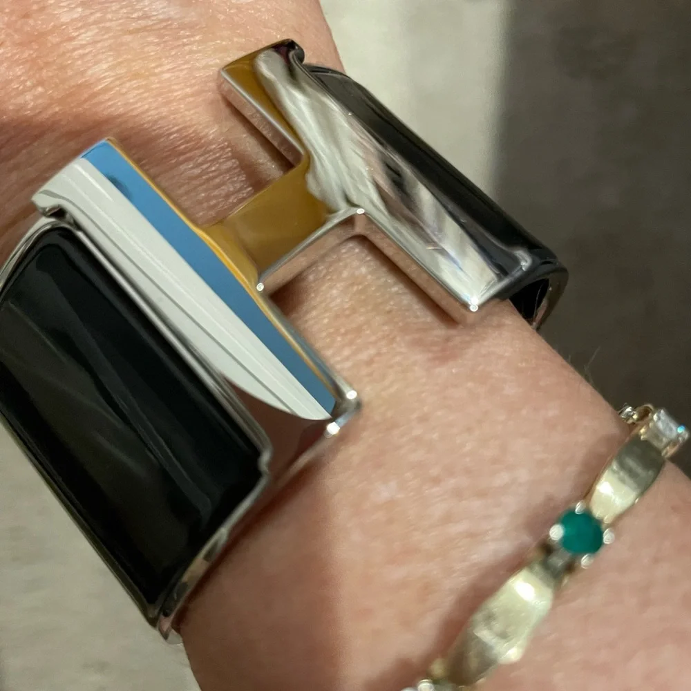 Click clack Hermes large I am a size six I think a T something I can look 👍 - Picture 3 of 10